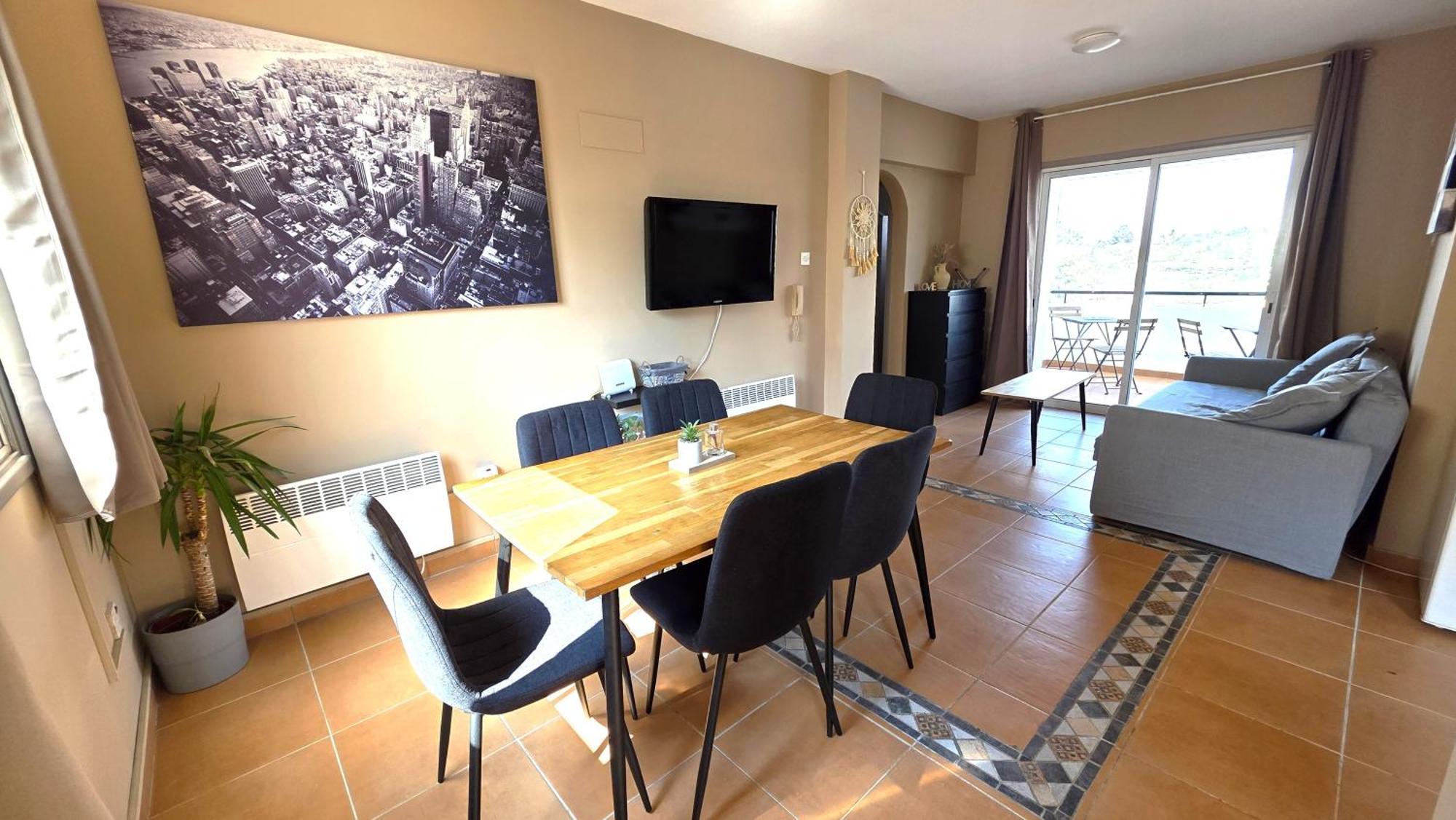 Charming 2br Classic Flat With Fast Wi-fi * Lárnaca