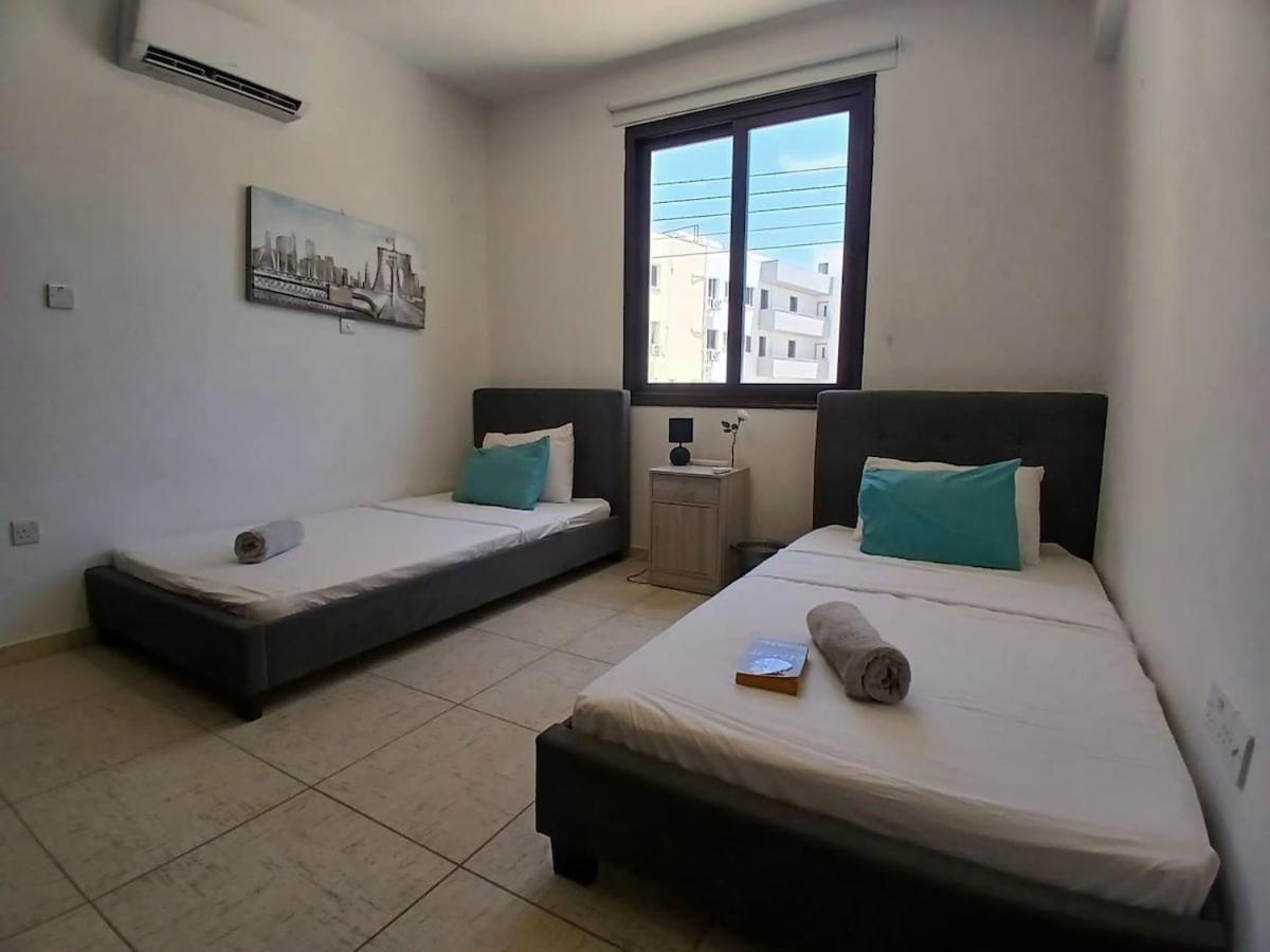 Spacious 2 Bedroom * Lárnaca