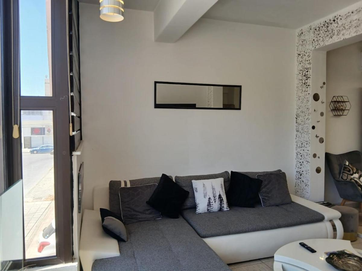 Spacious 2 Bedroom Apartamento
