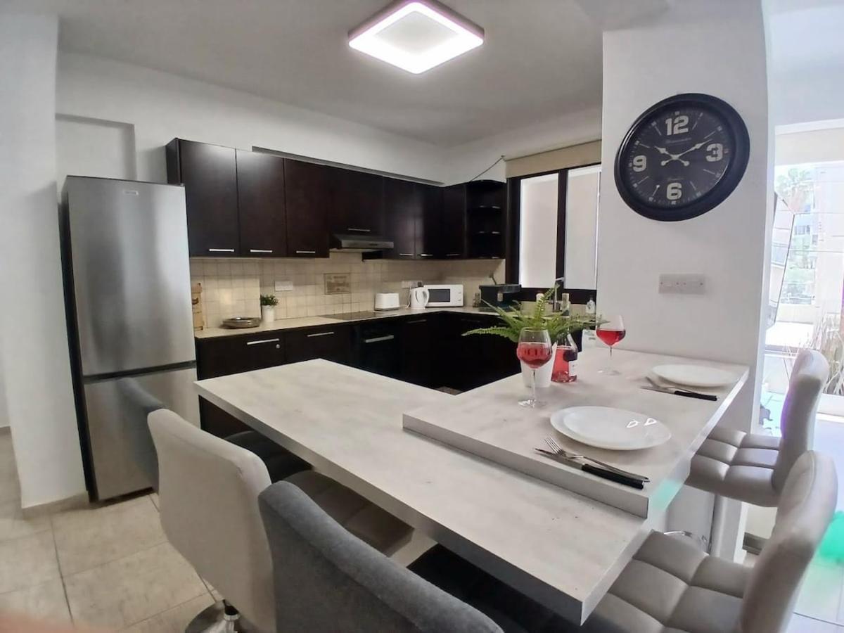 Spacious 2 Bedroom *