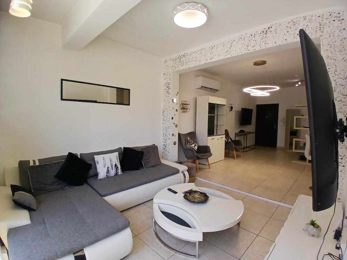 Spacious 2 Bedroom * Lárnaca