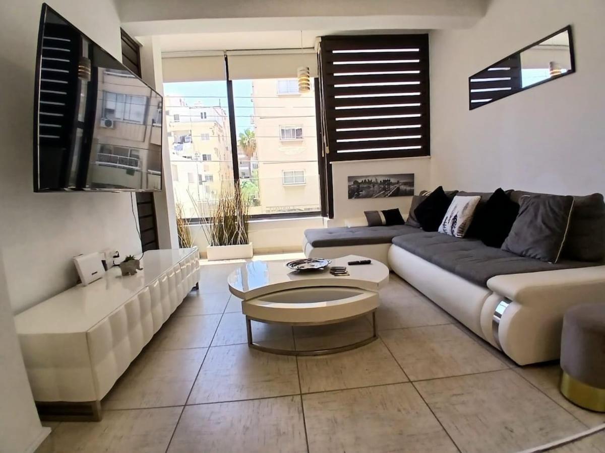 Spacious 2 Bedroom *