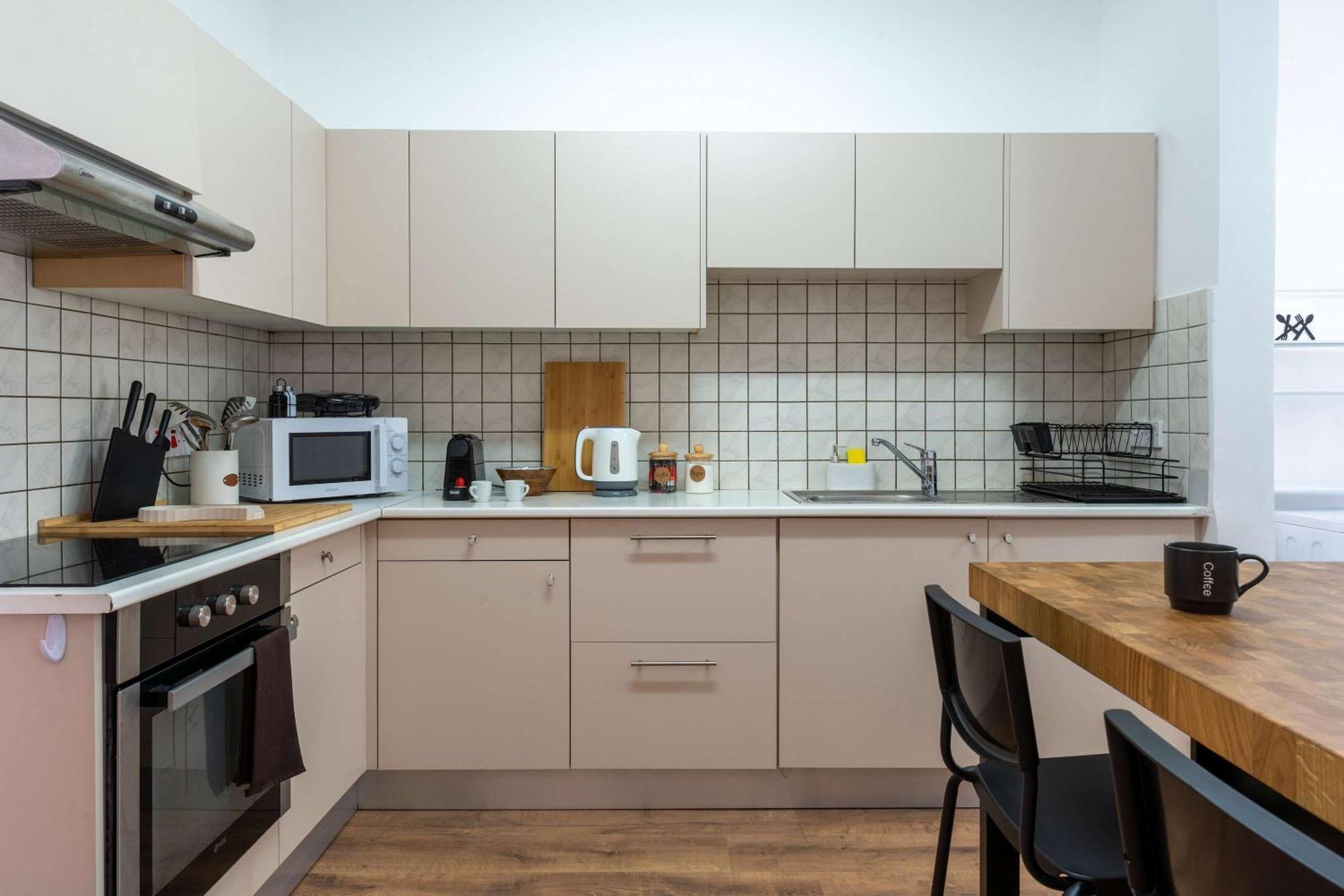 Stylish 2br With Rooftop Pool In Mackenzie Apartment