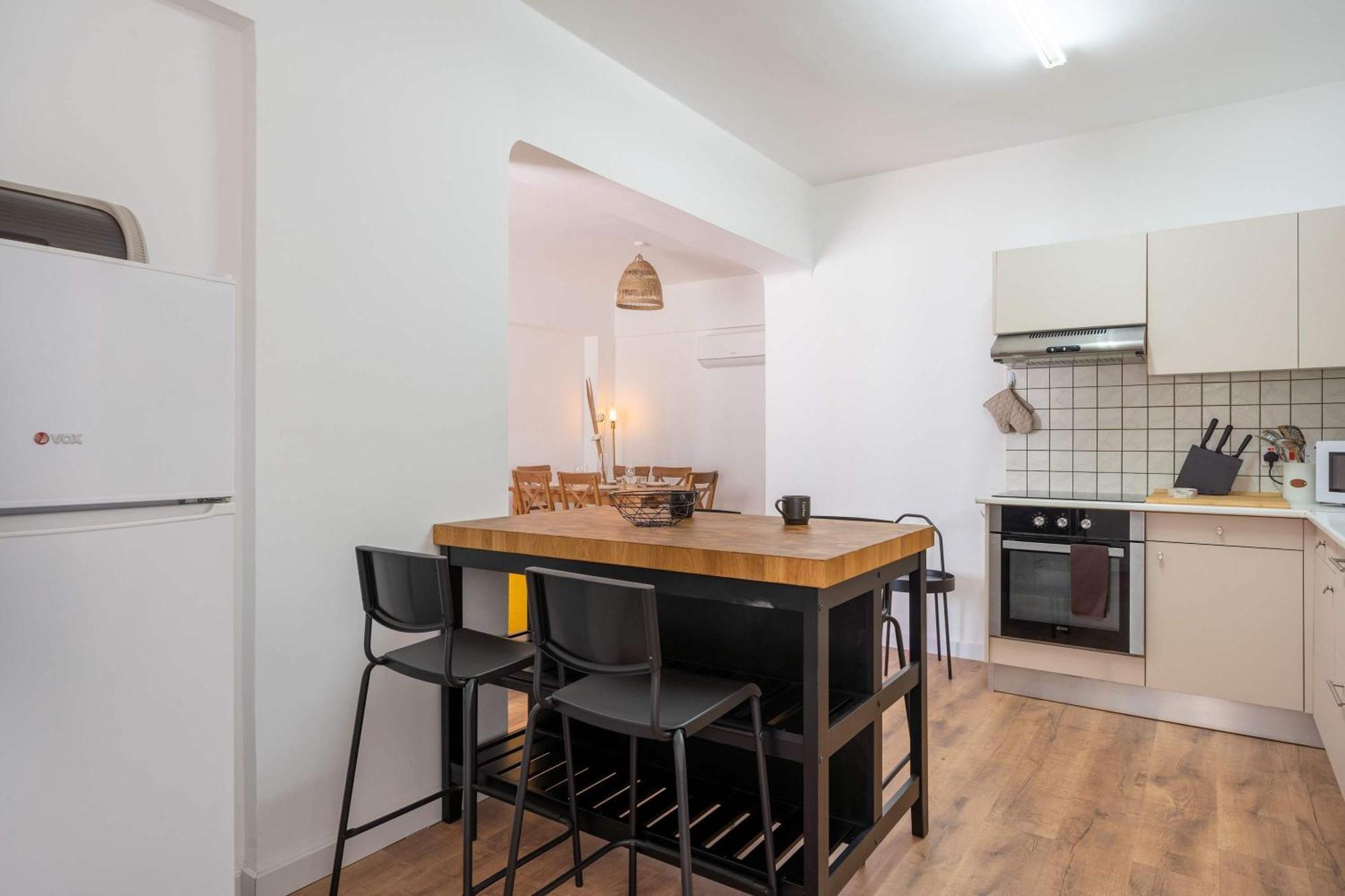 Stylish 2br With Rooftop Pool In Mackenzie *