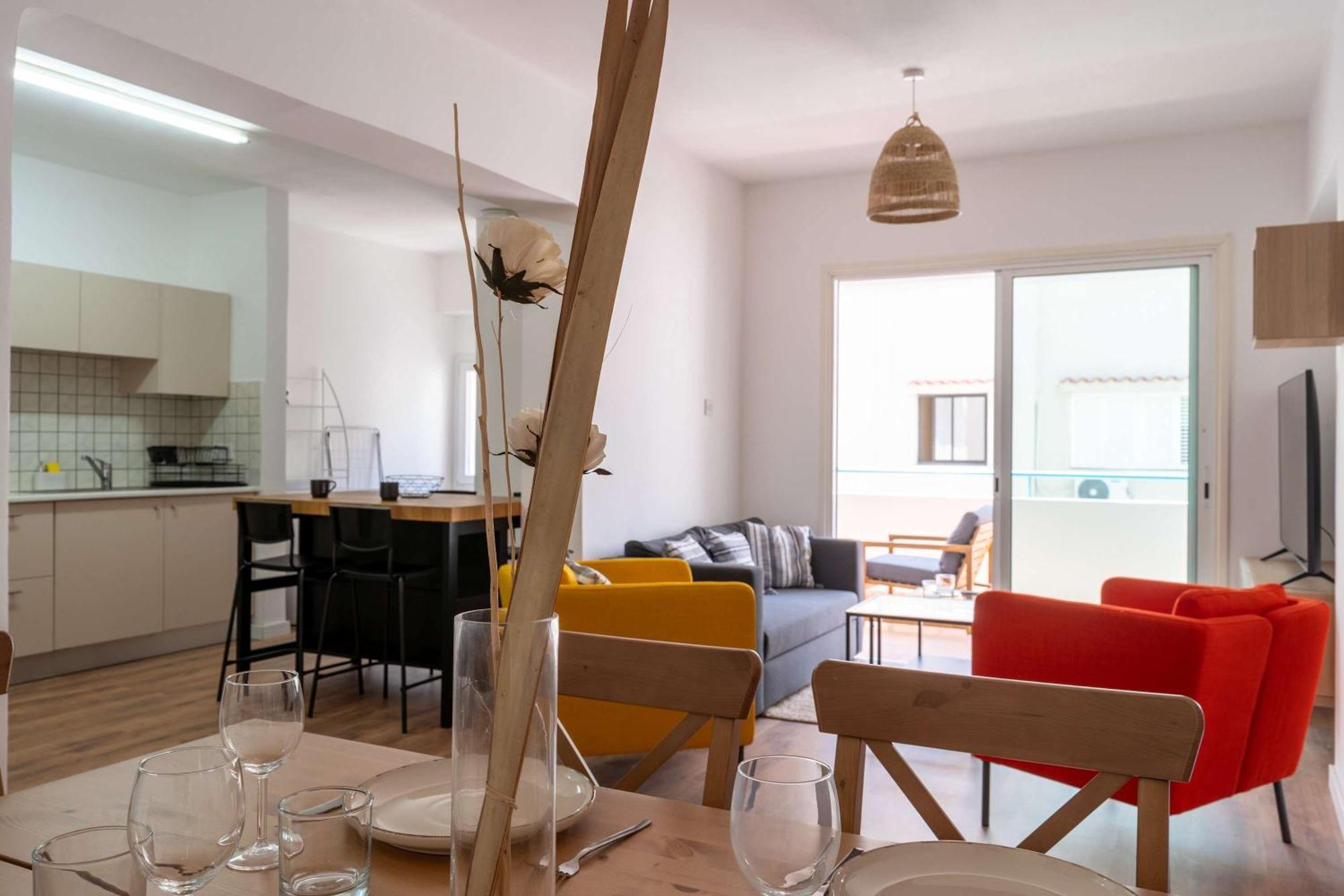 Stylish 2br With Rooftop Pool In Mackenzie Larnaca