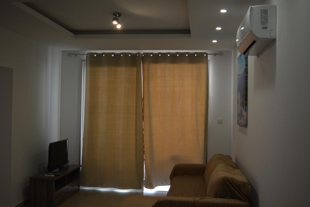 P L Panagiotis Apartment