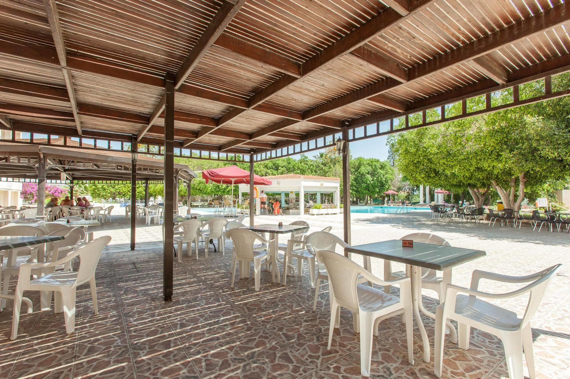 Crown Henipa 3* Larnaka