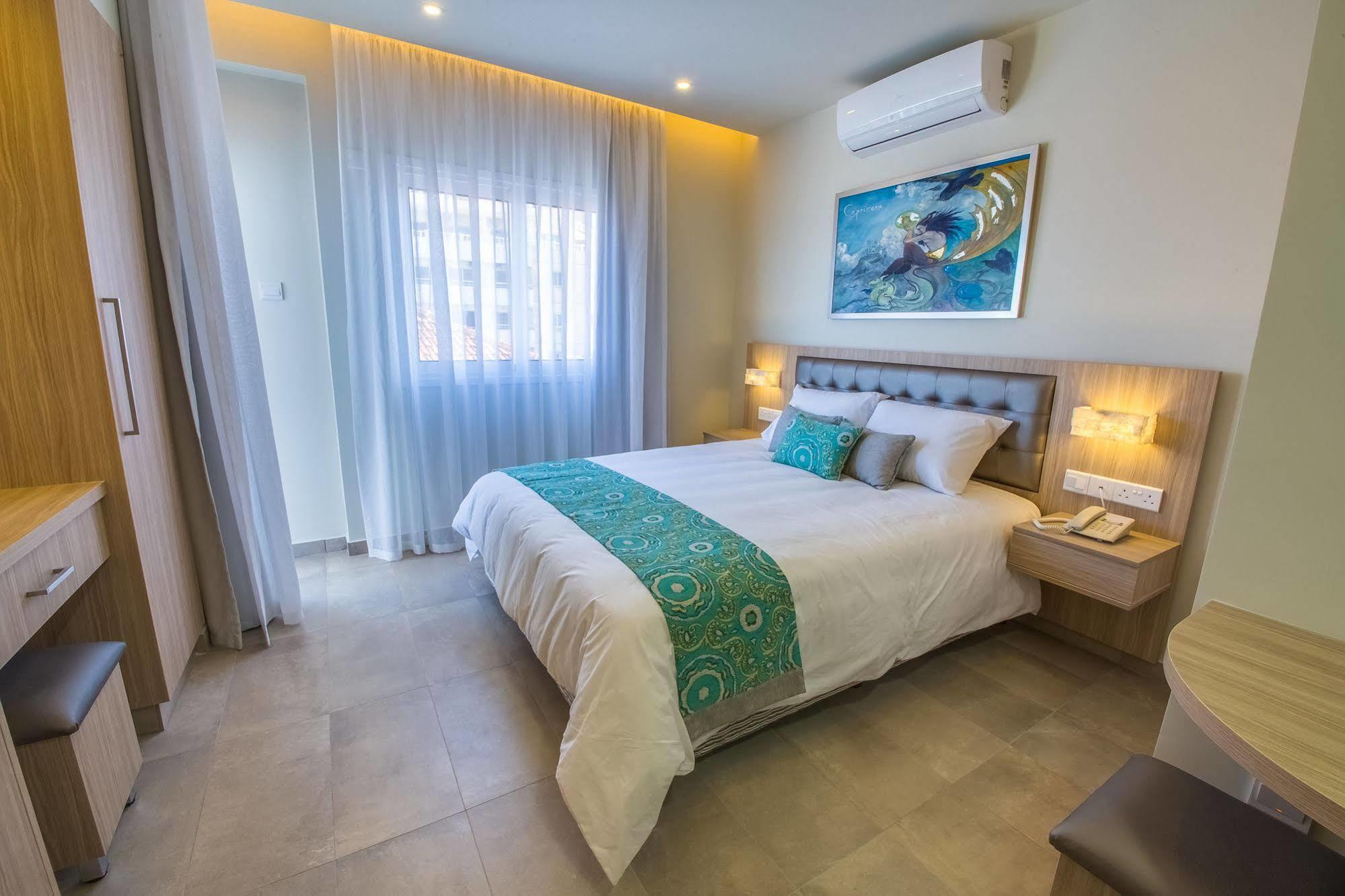 Zodiac Aparthotel 4*