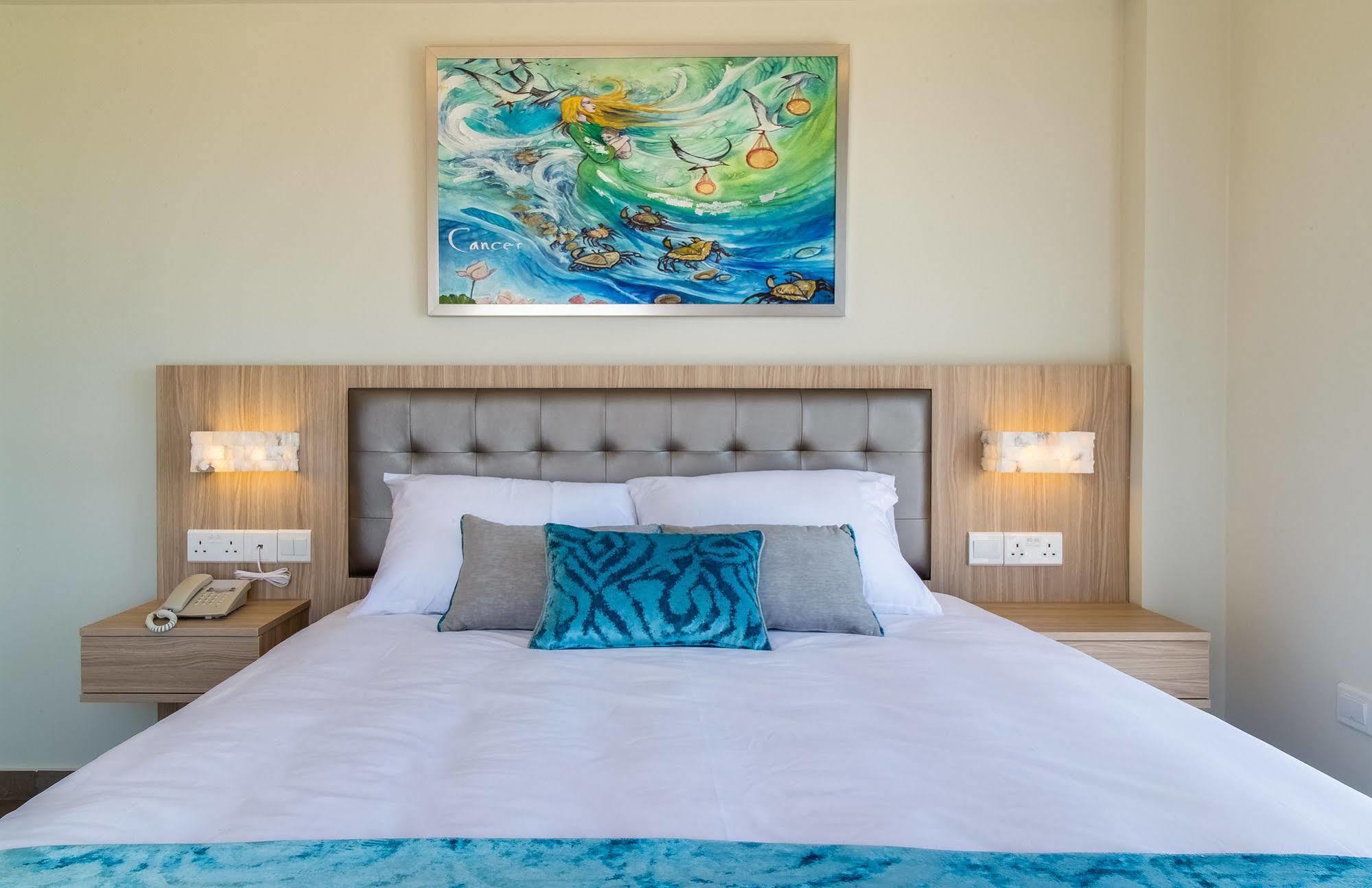 Zodiac Aparthotel 4*