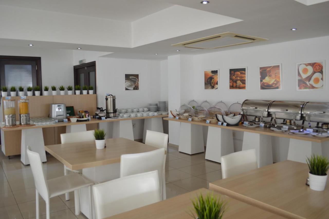 Les Palmiers Petrou