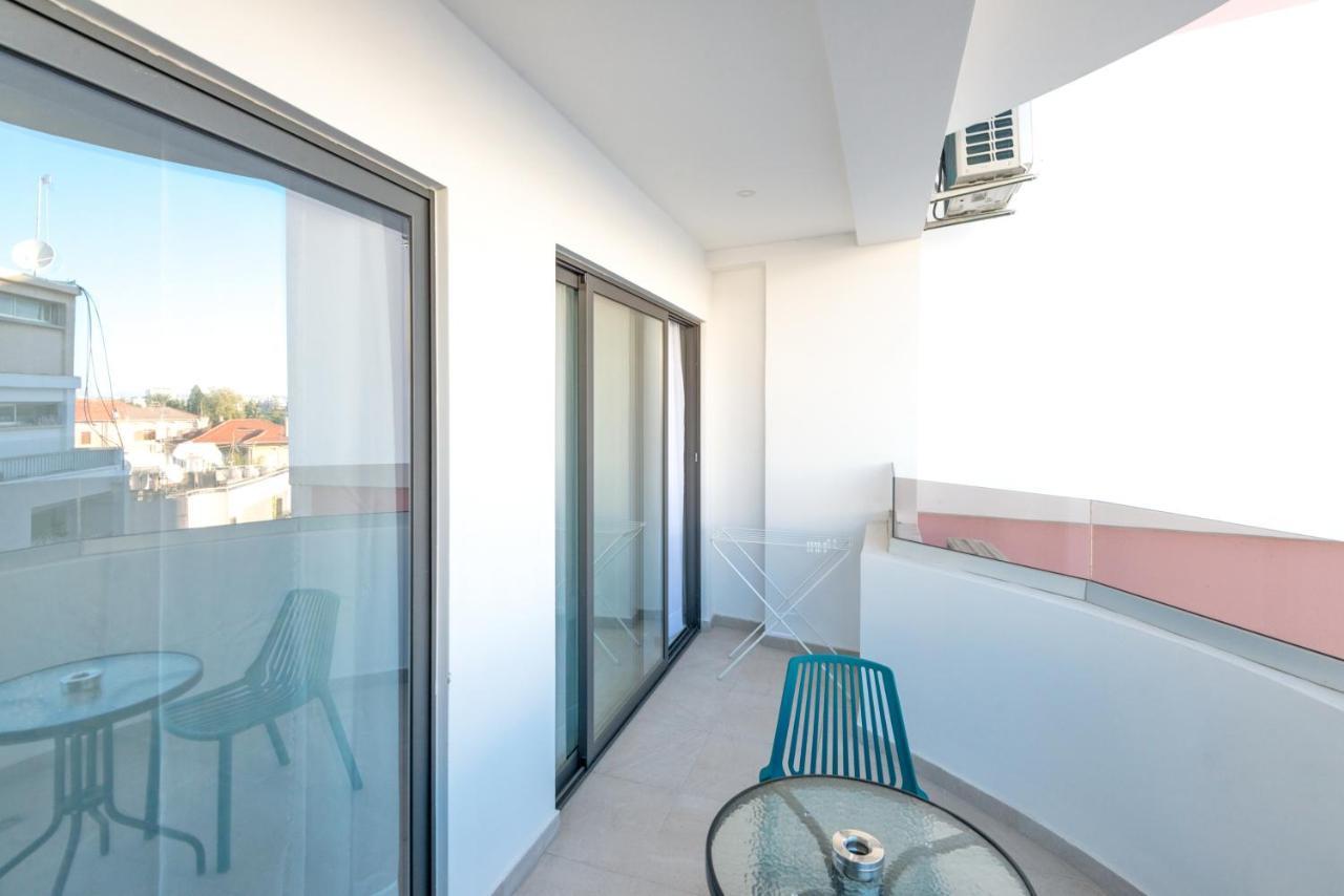 Apartment Six