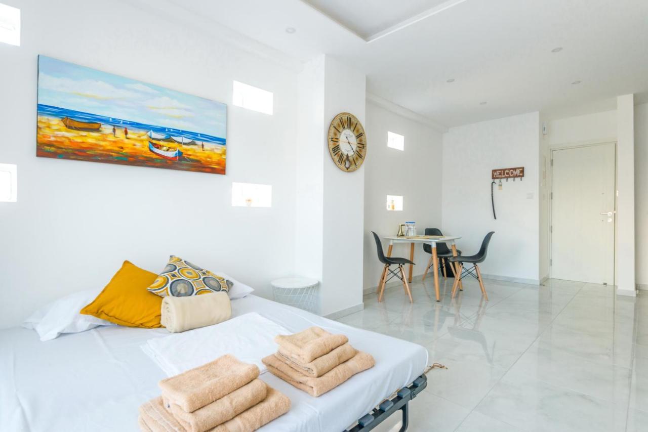 Apartment Six
