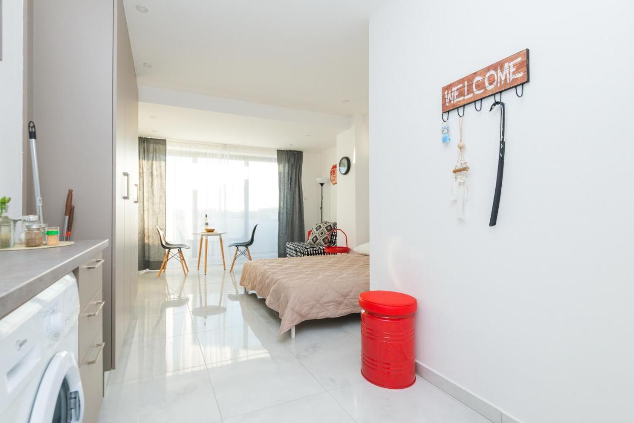 Six Apartment