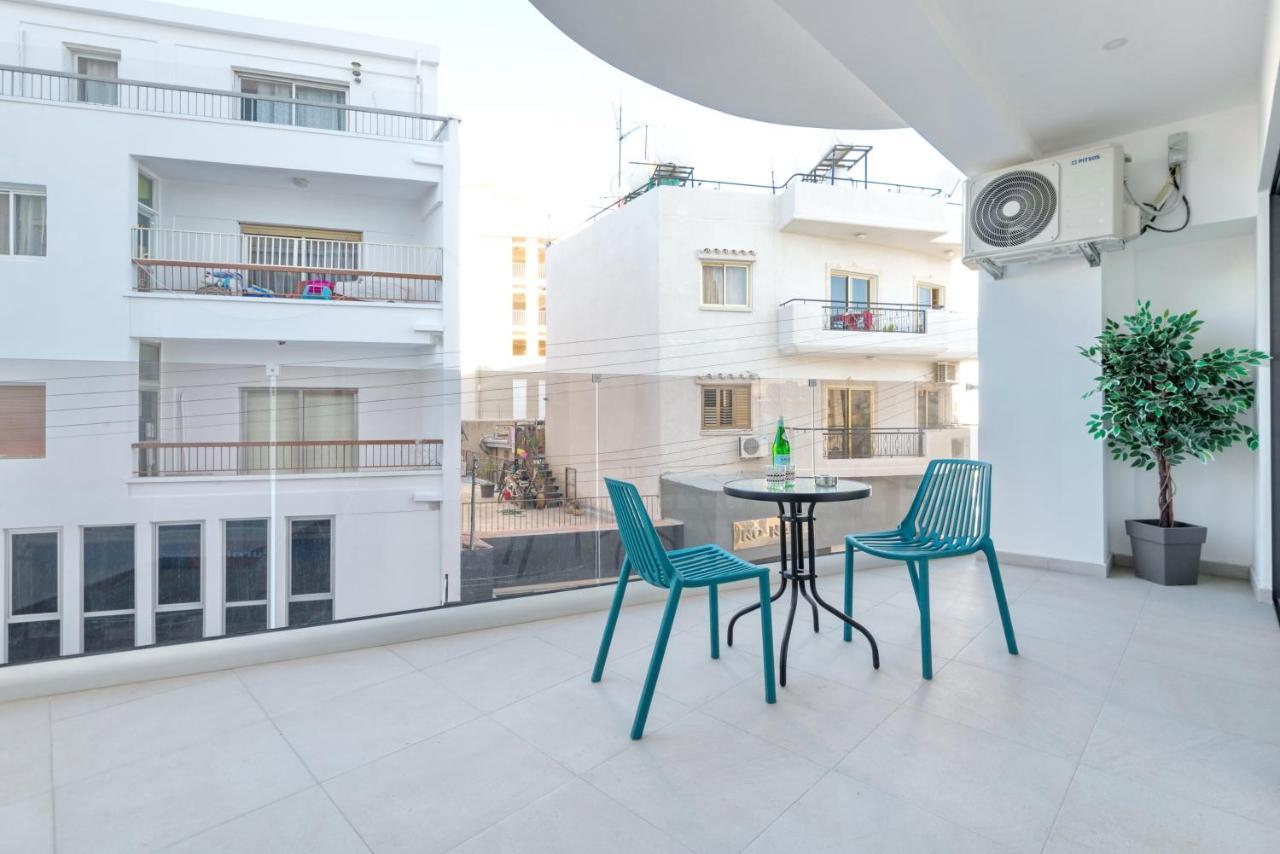 Apartment Six