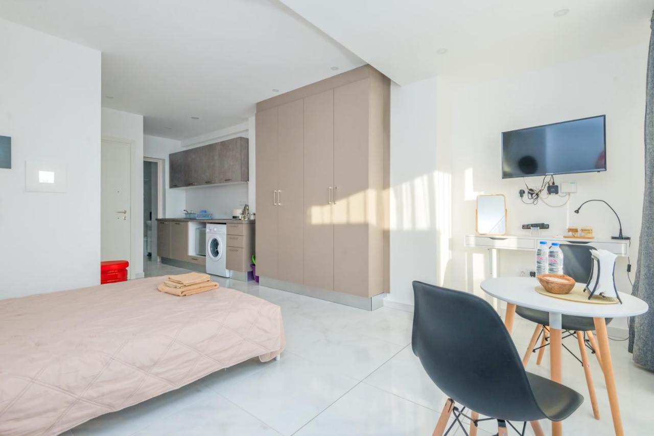 Six Apartment *