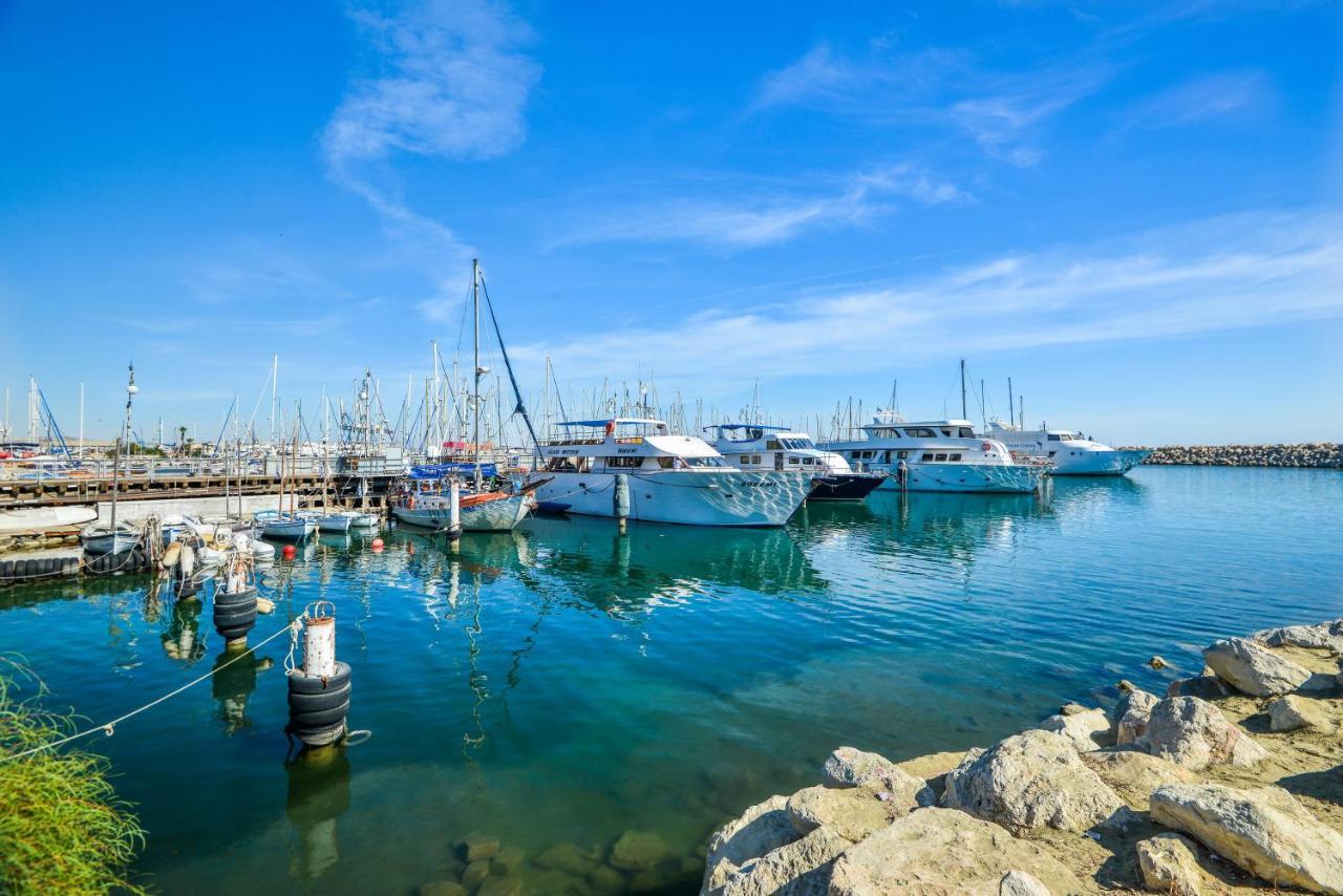Six * Larnaca