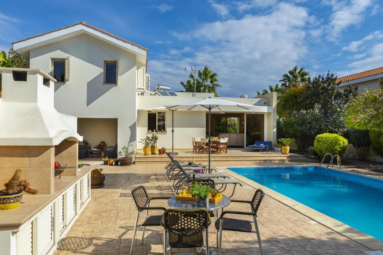 Villa Anthea 12 *