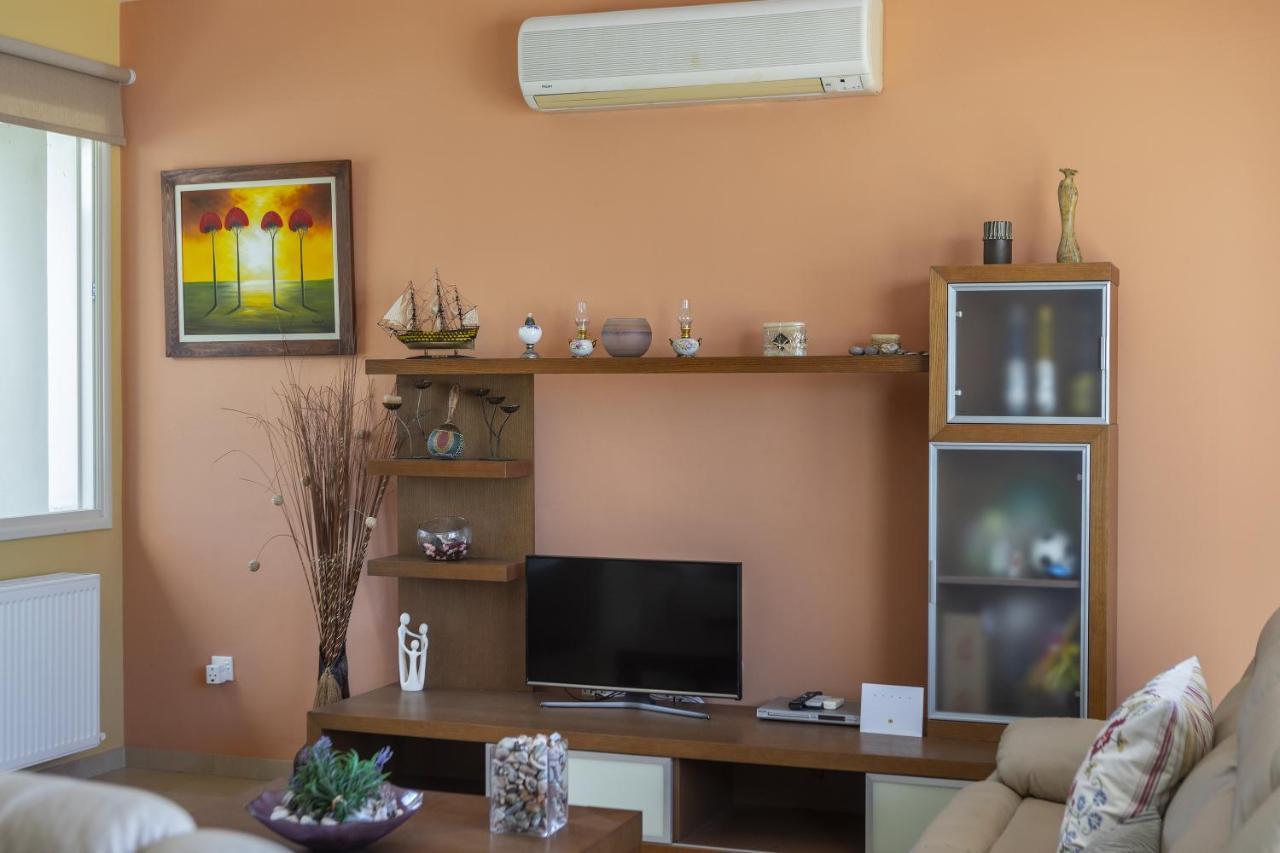 Villa Anthea 12 *