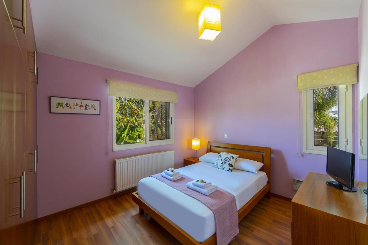 Villa Anthea 12 *