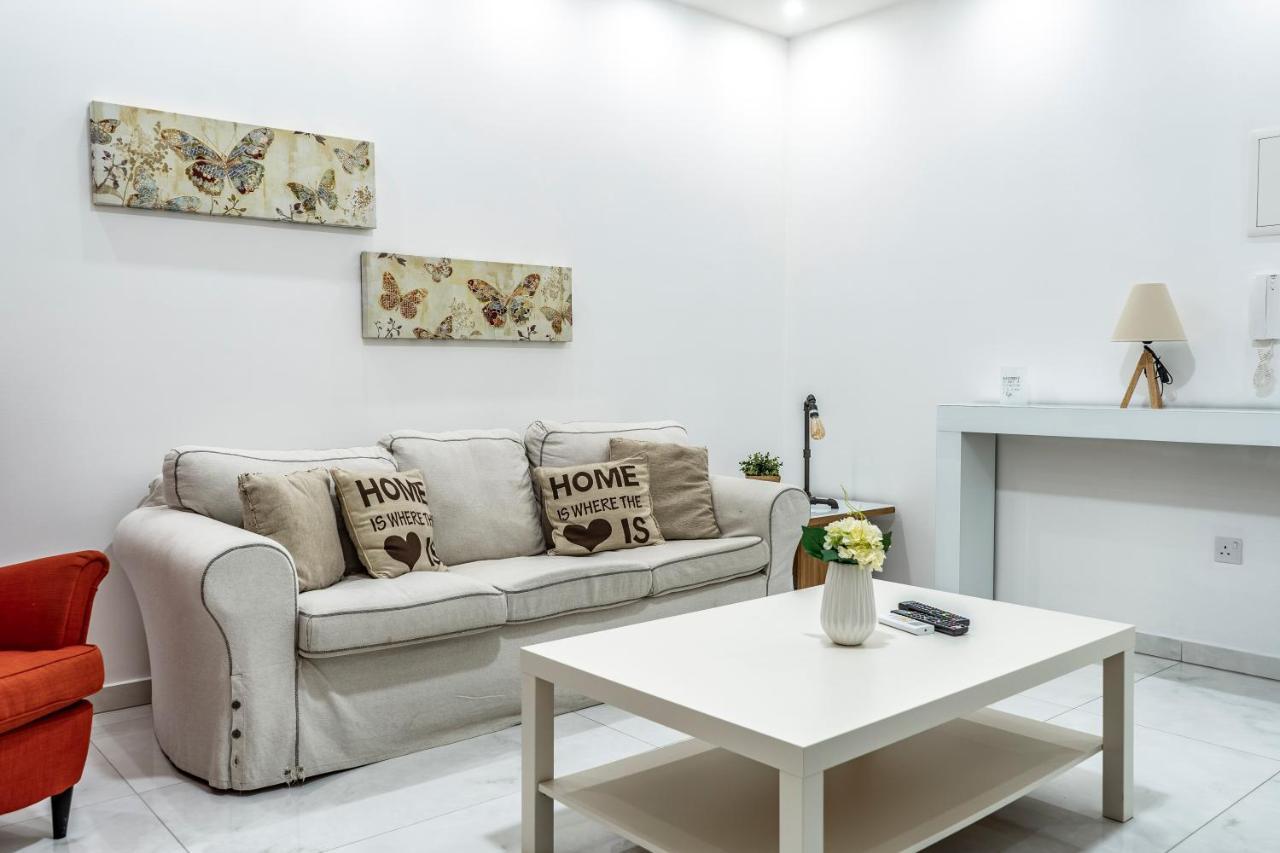 Hermes Apartment *