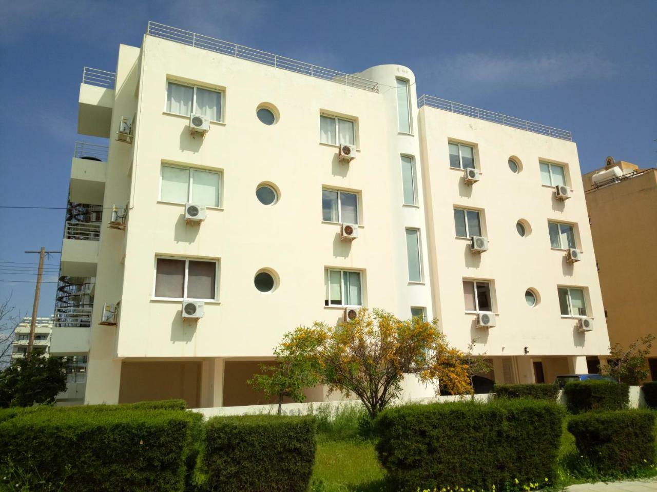 Isavella Makenzy Apartamento *