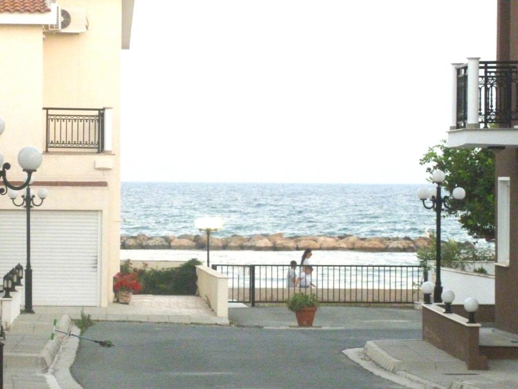 Philippou & * Larnaca