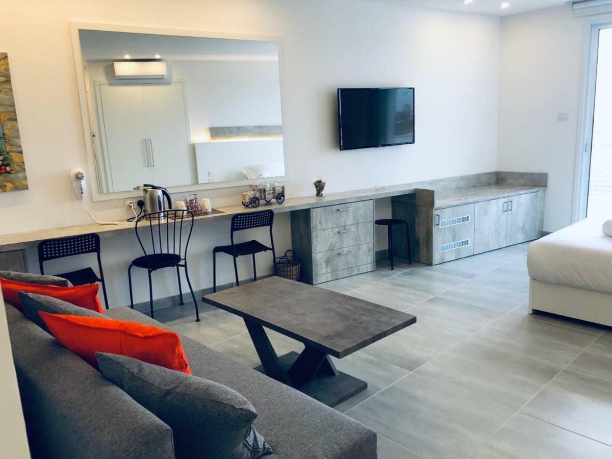 White 11 Aparthotel 3*
