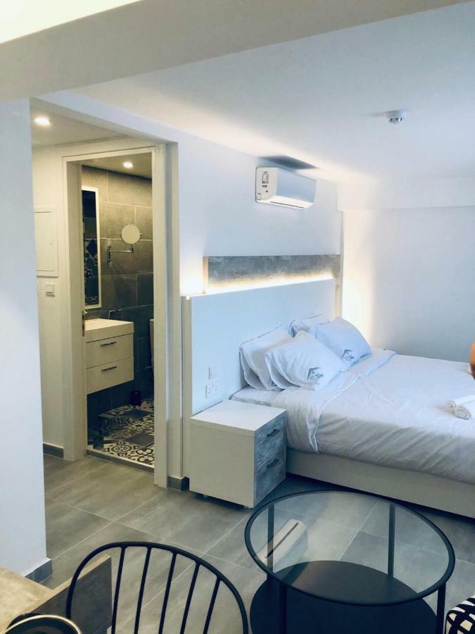 White 11 Aparthotel 3*