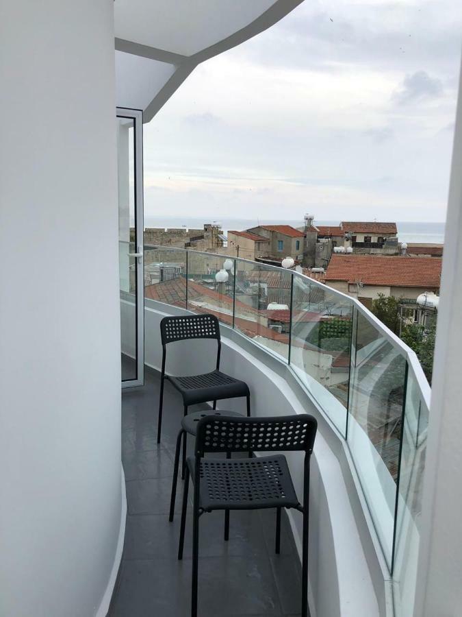 White 11 Aparthotel