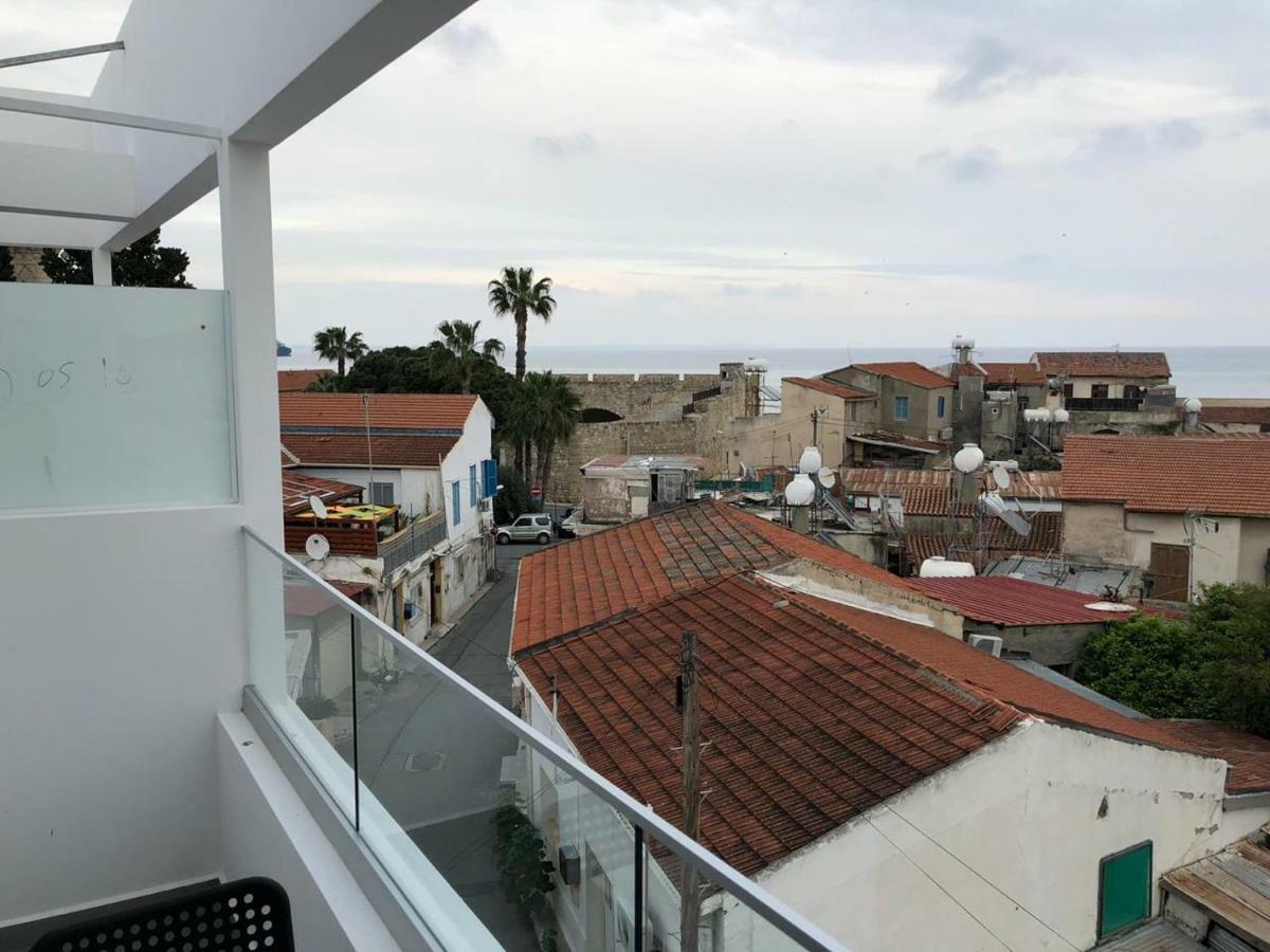 White 11 3* Larnaka