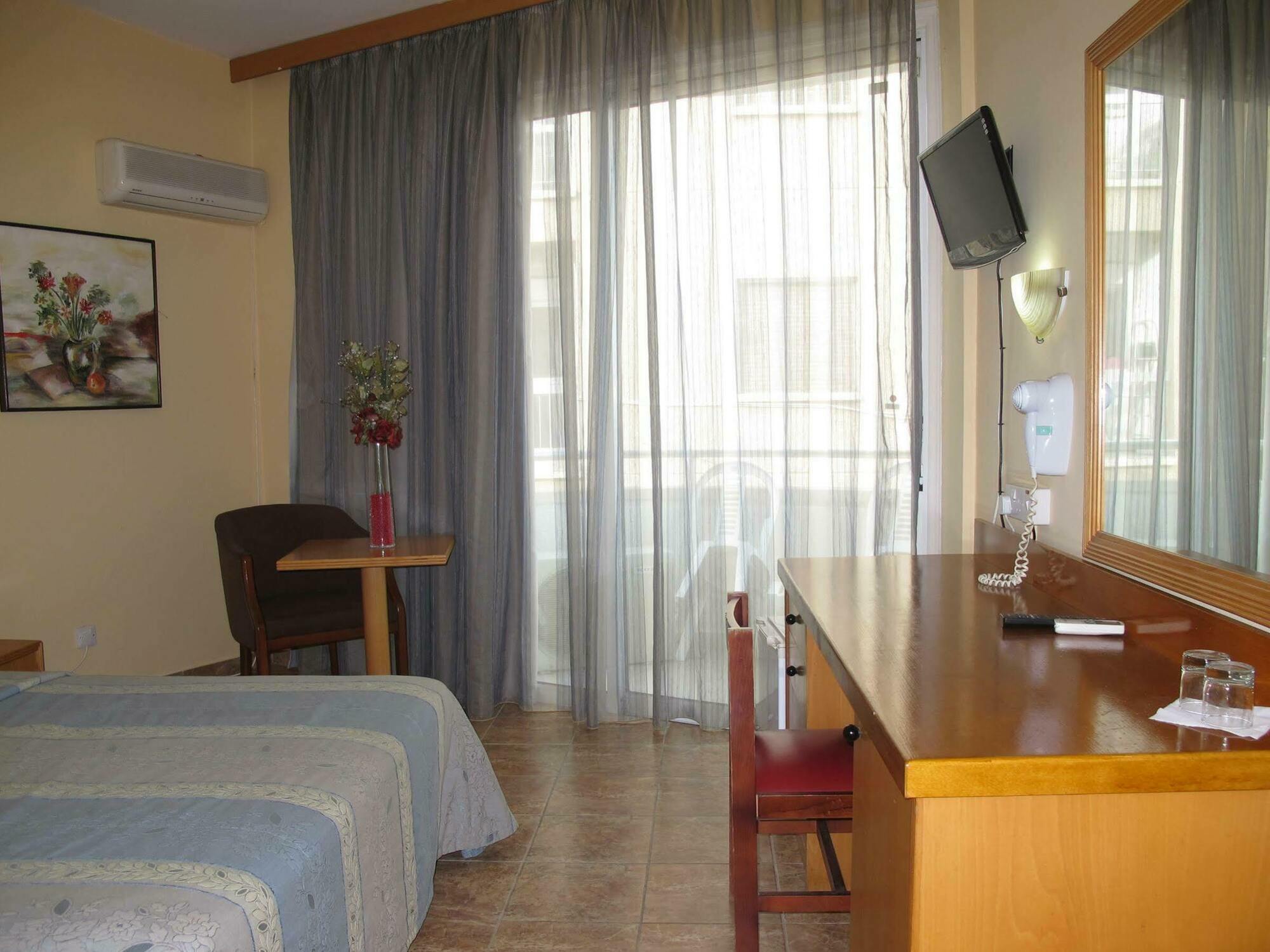 Flamingo Beach 3* Larnaka