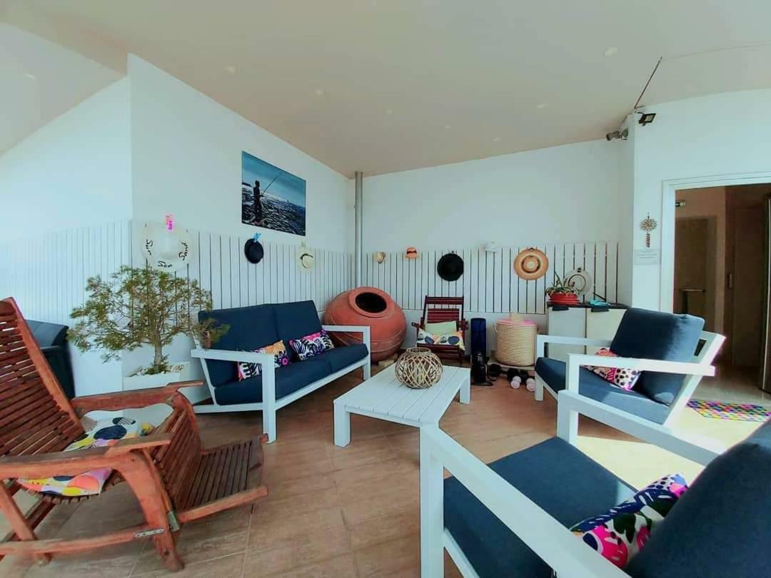 Mesogios House *
