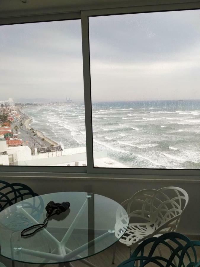 Front-row - Skyline Retreat - Pool Access * Larnaca