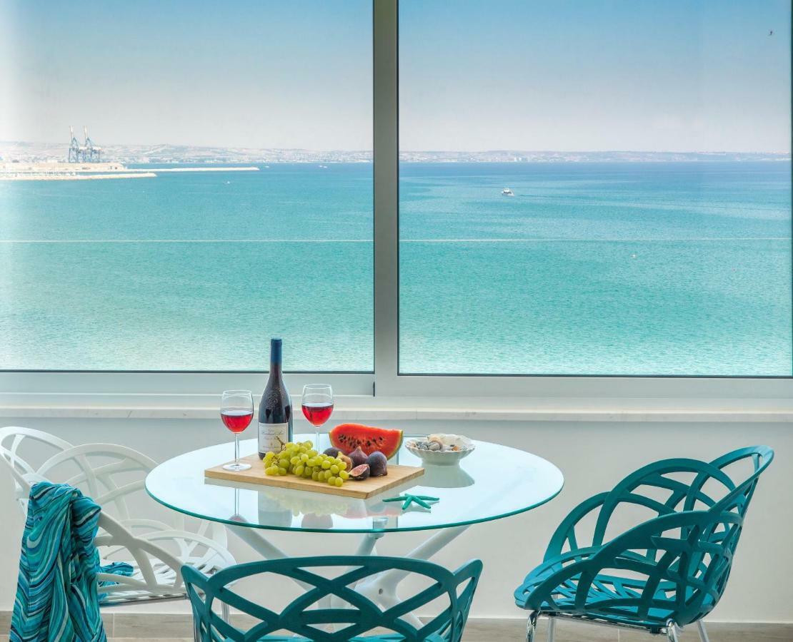Apartment Front-row - Skyline Retreat - Pool Access