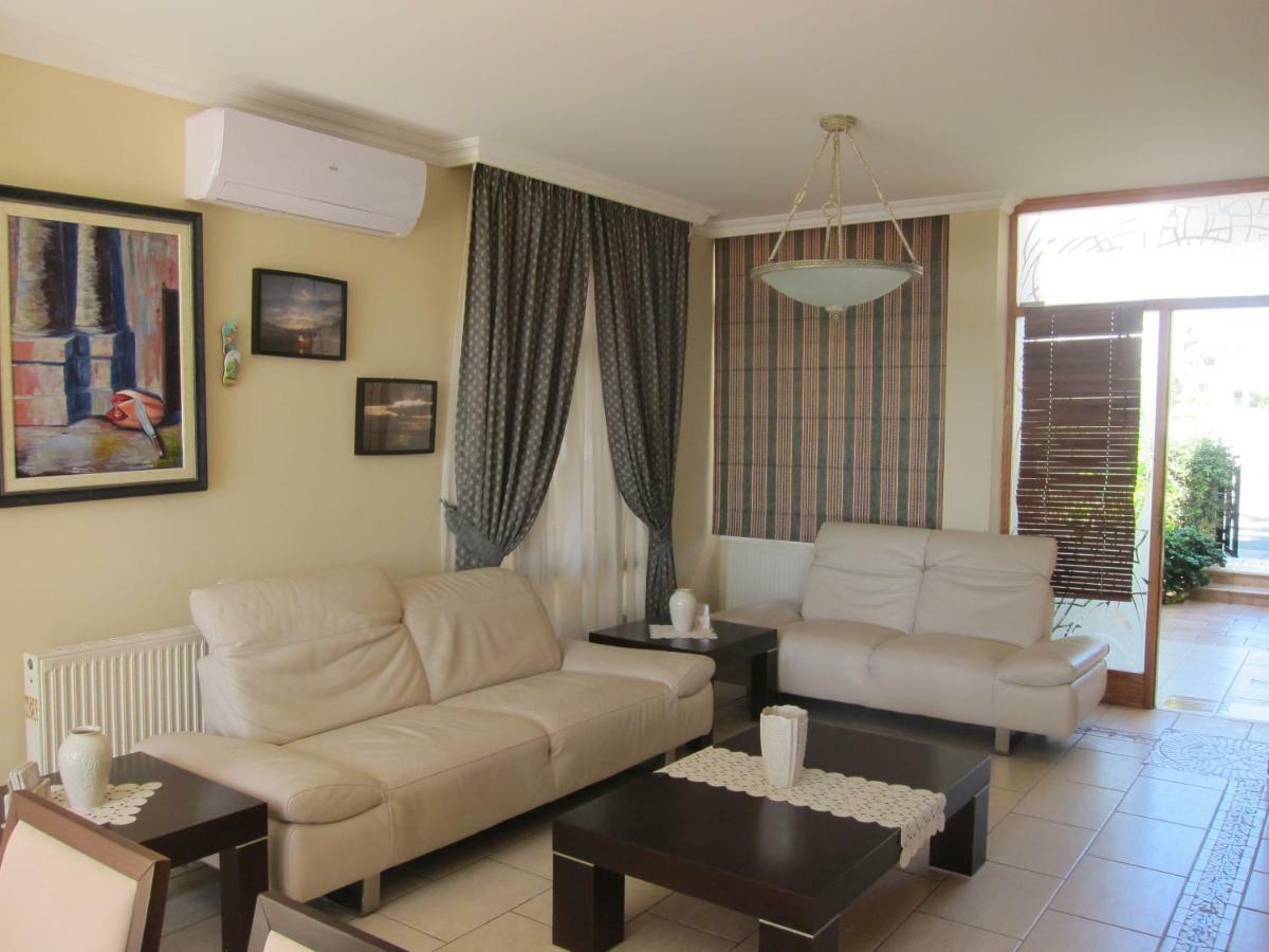 Enalos Beachfront Villa Larnaca