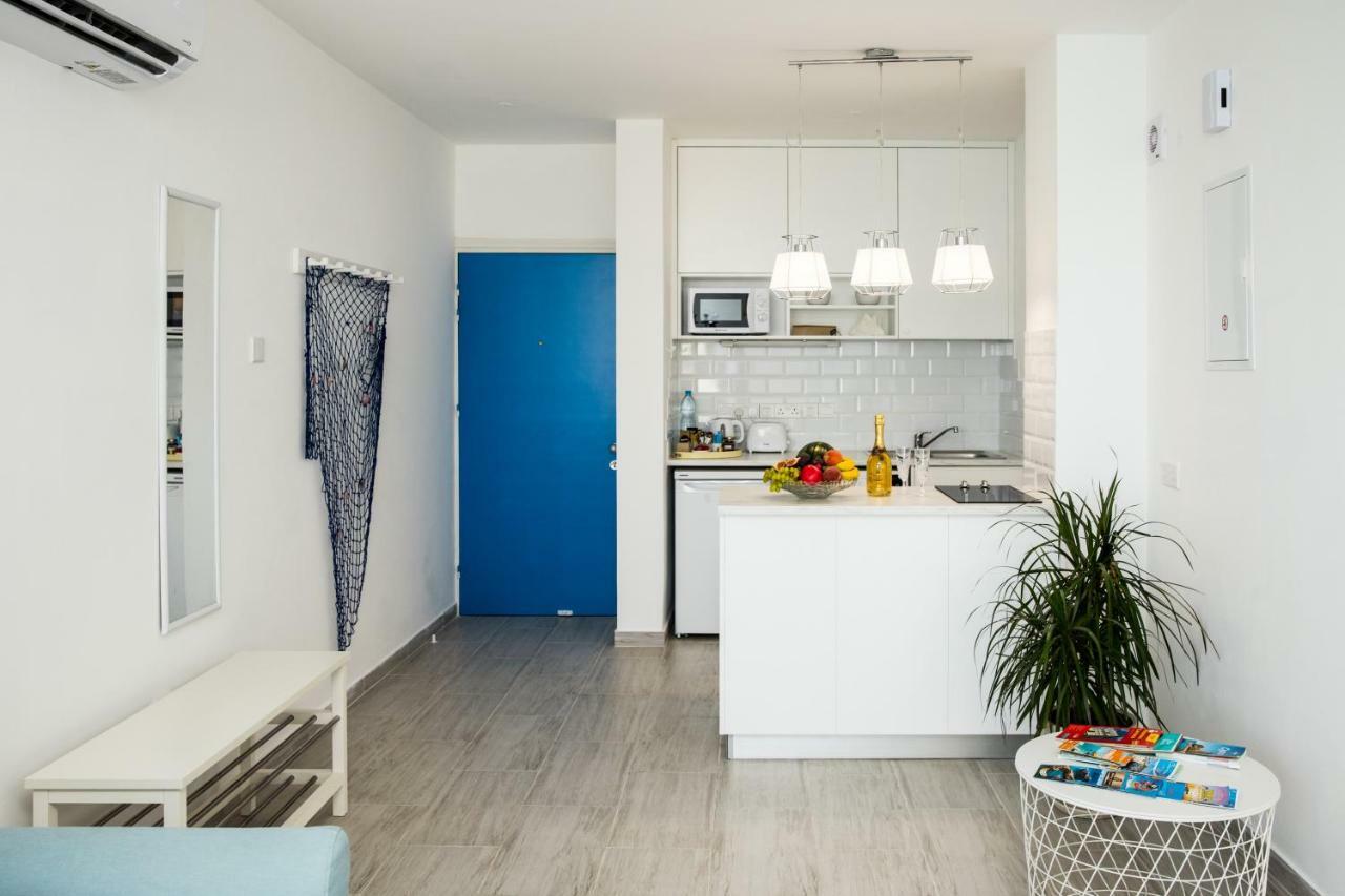Front-row - Skyline Retreat - Pool Access * Larnaca