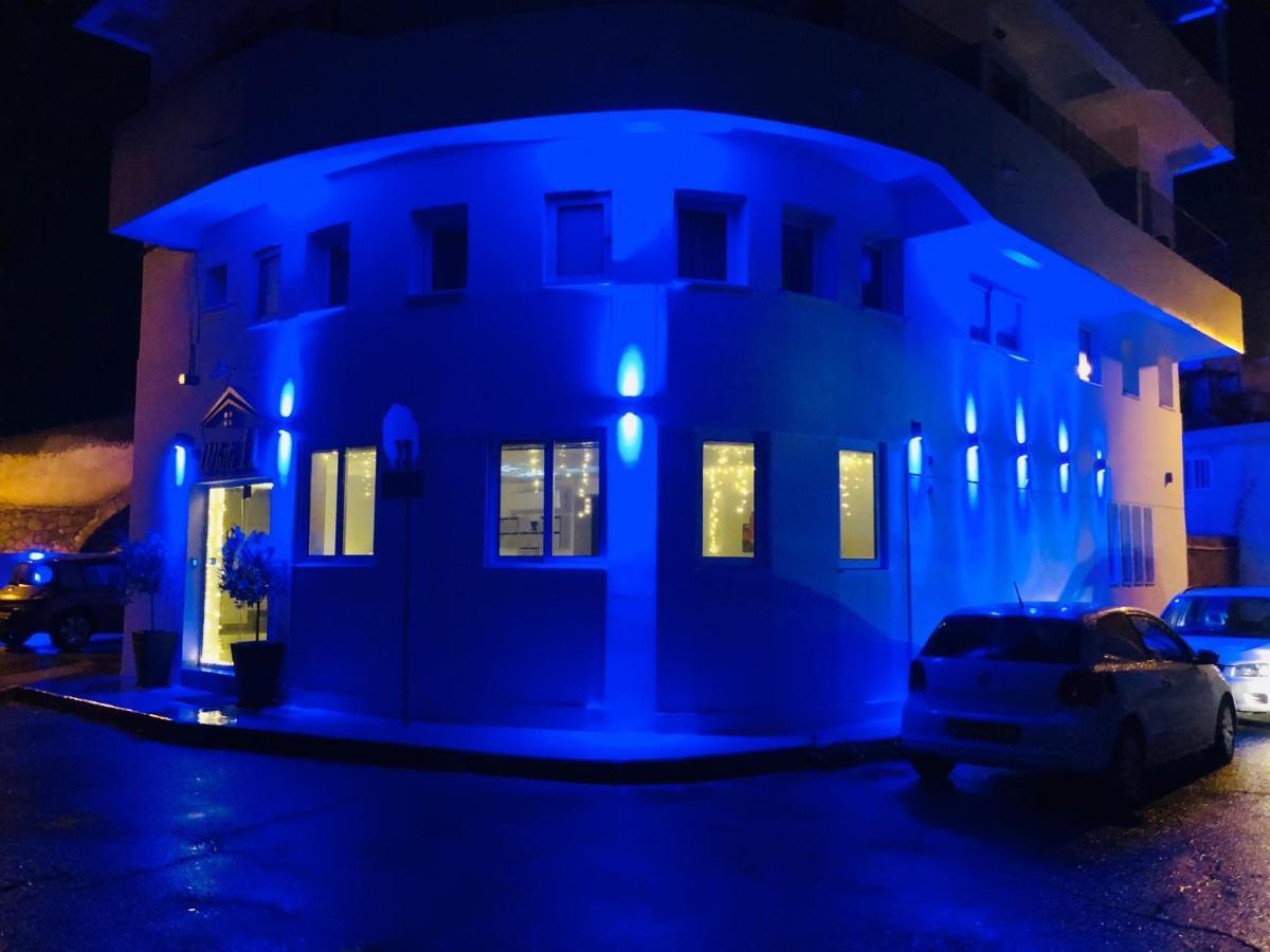 White 11 Aparthotel Larnaka