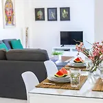 Mackenzie Leo Seafront Suite