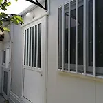 Entire Prefabricated Garden Flat 1350M From Beach