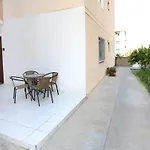 930m to Beach-2 Bedroom+Veranda-Perfect Located