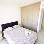Sunny Daze Seaview Apartment