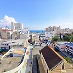 Sunny Daze Seaview Apartment