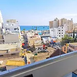 Sunny Daze Seaview Apartment