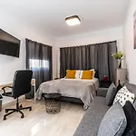 Modern Ground Floor Studio With A Beautiful Garden