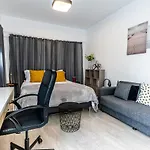 Modern Ground Floor Studio With A Beautiful Garden