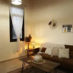 Artista Roustik Apartment