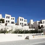 Artista Roustik Apartment