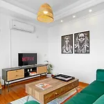 180° Seaview Apt. Right On Famous Beach Promenade