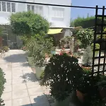 Entire Prefabricated Garden Flat 1350M From Beach