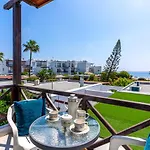 Seawaves 1- Bedroom Apartment Near Meneou Beach